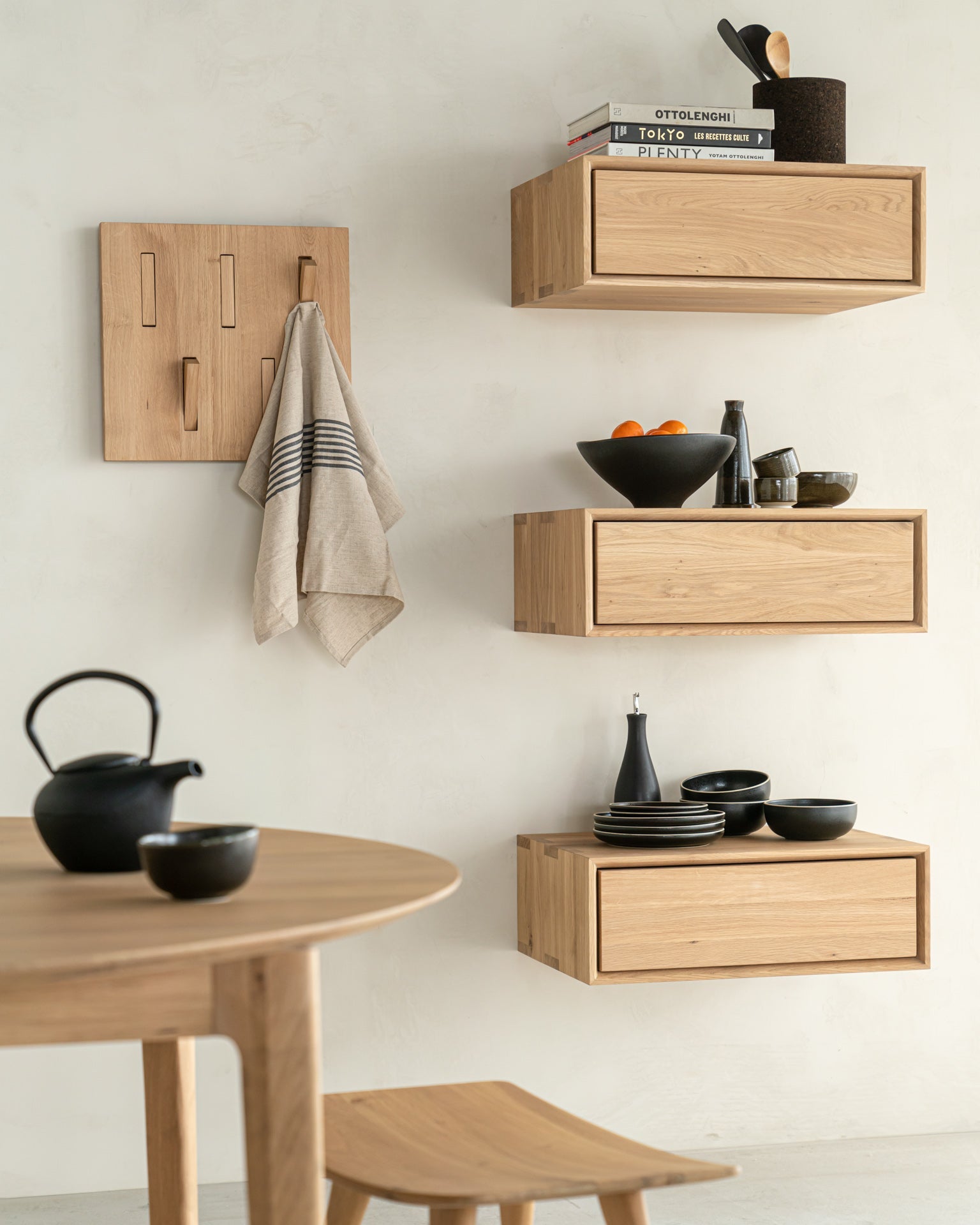 Utilitile wall hanger - varnished oak - 5 hangers White Cliff Studio Coat Hooks