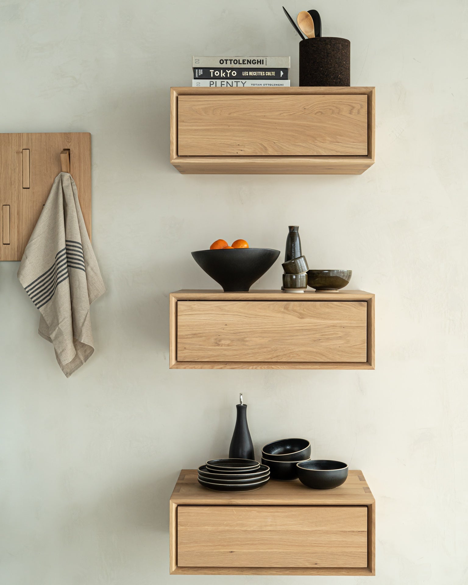 Utilitile wall hanger - varnished oak - 5 hangers White Cliff Studio Coat Hooks