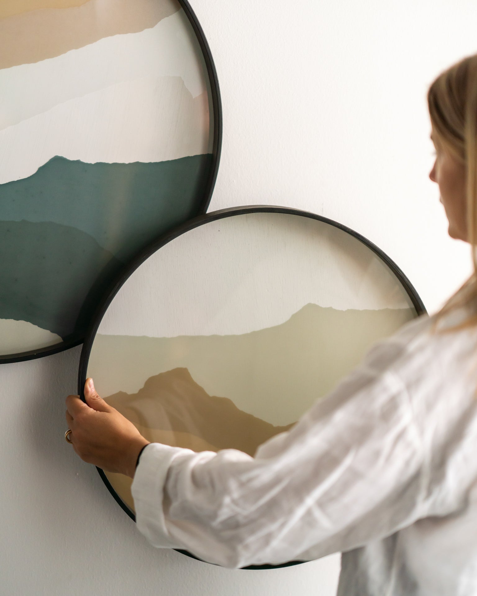 Wabi Sabi tray - glass - Graphite - round - XL White Cliff Studio Trays