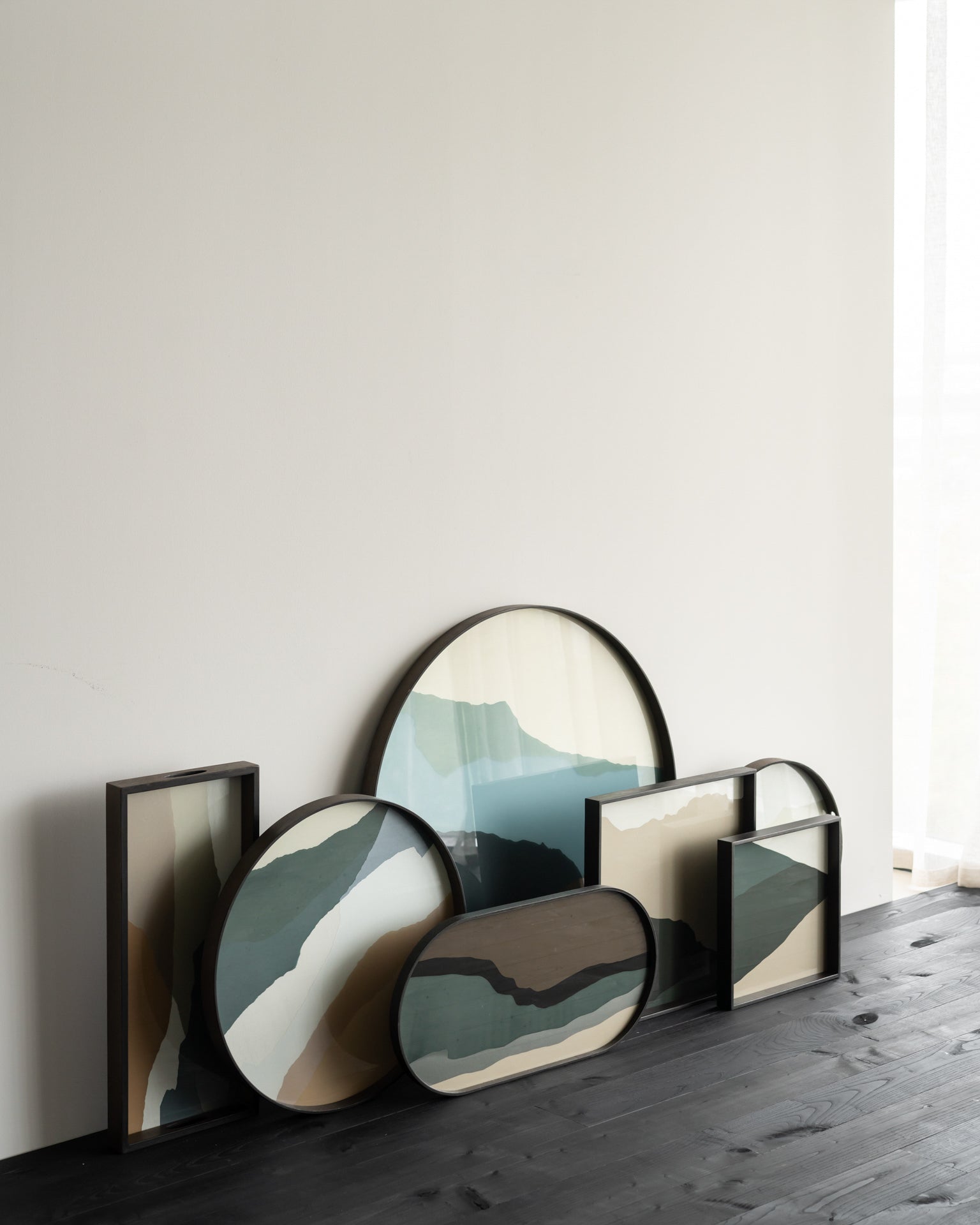 Wabi Sabi tray - glass - Graphite - round - XL White Cliff Studio Trays