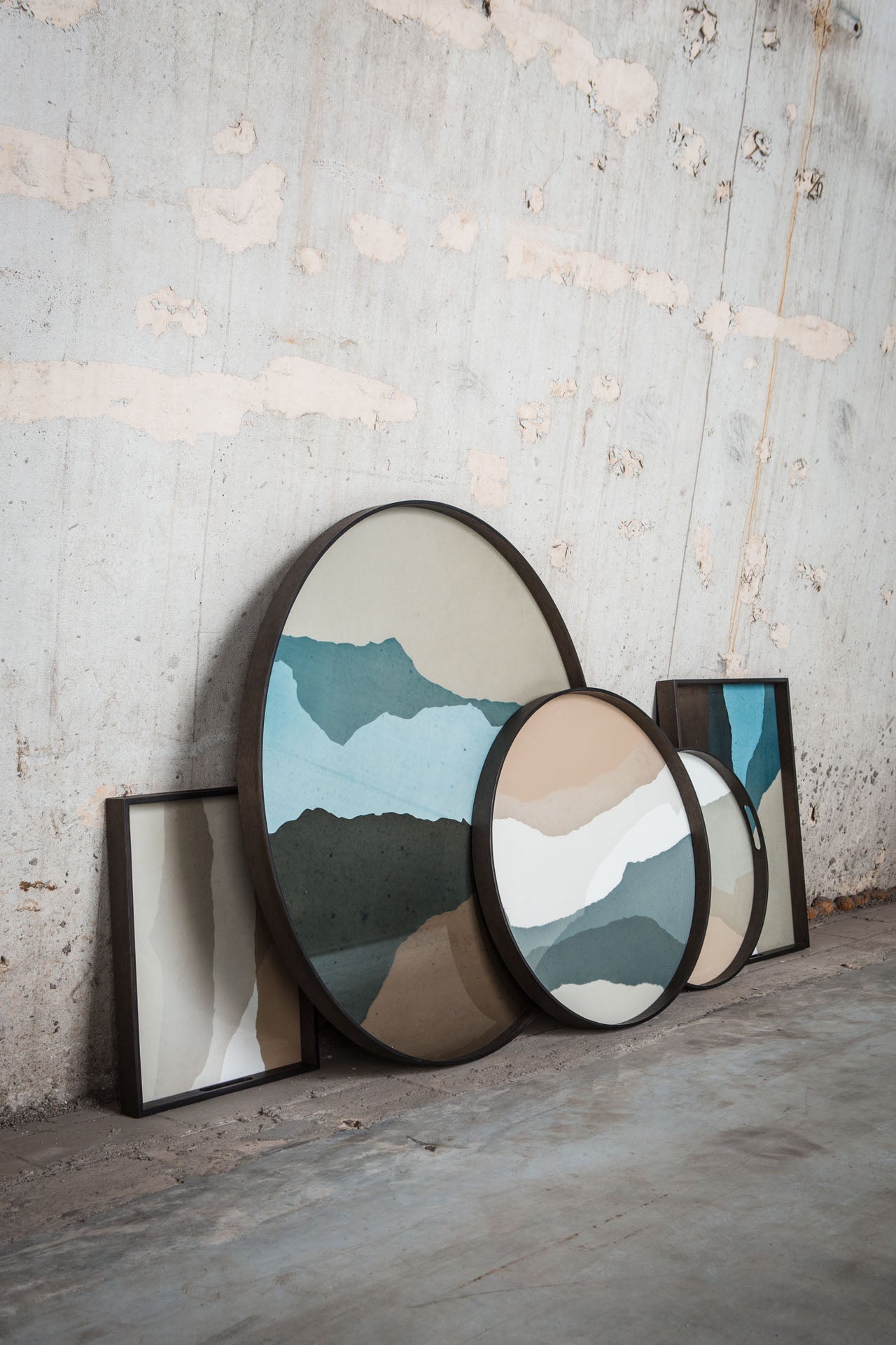 Wabi Sabi tray - glass - Graphite - round - XL White Cliff Studio Trays