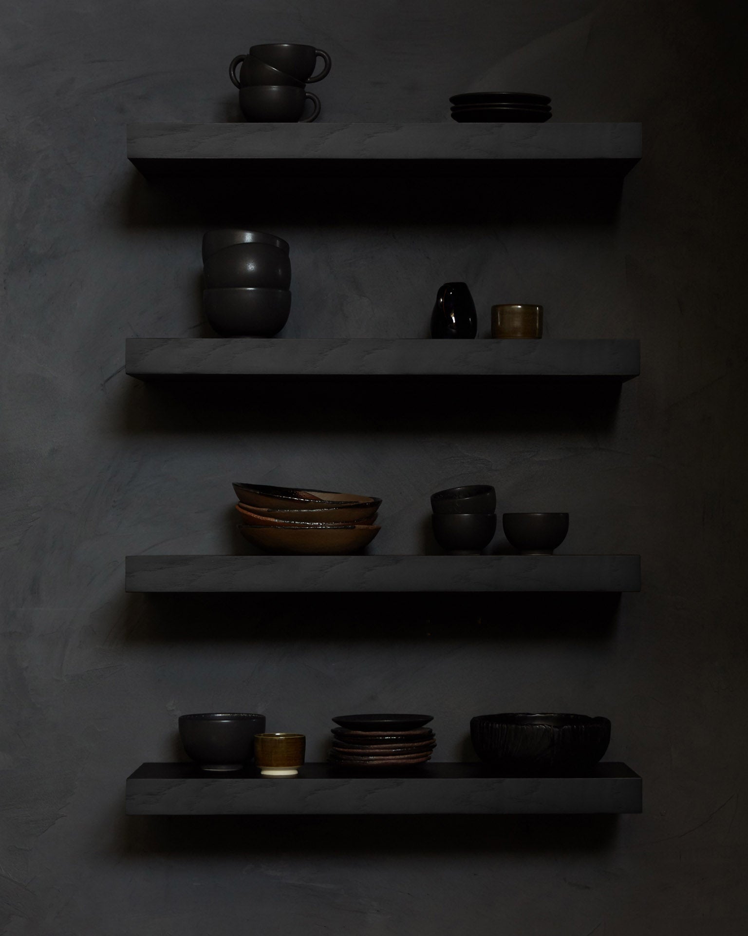 Wall shelf - varnished oak - black White Cliff Studio Wall Shelf