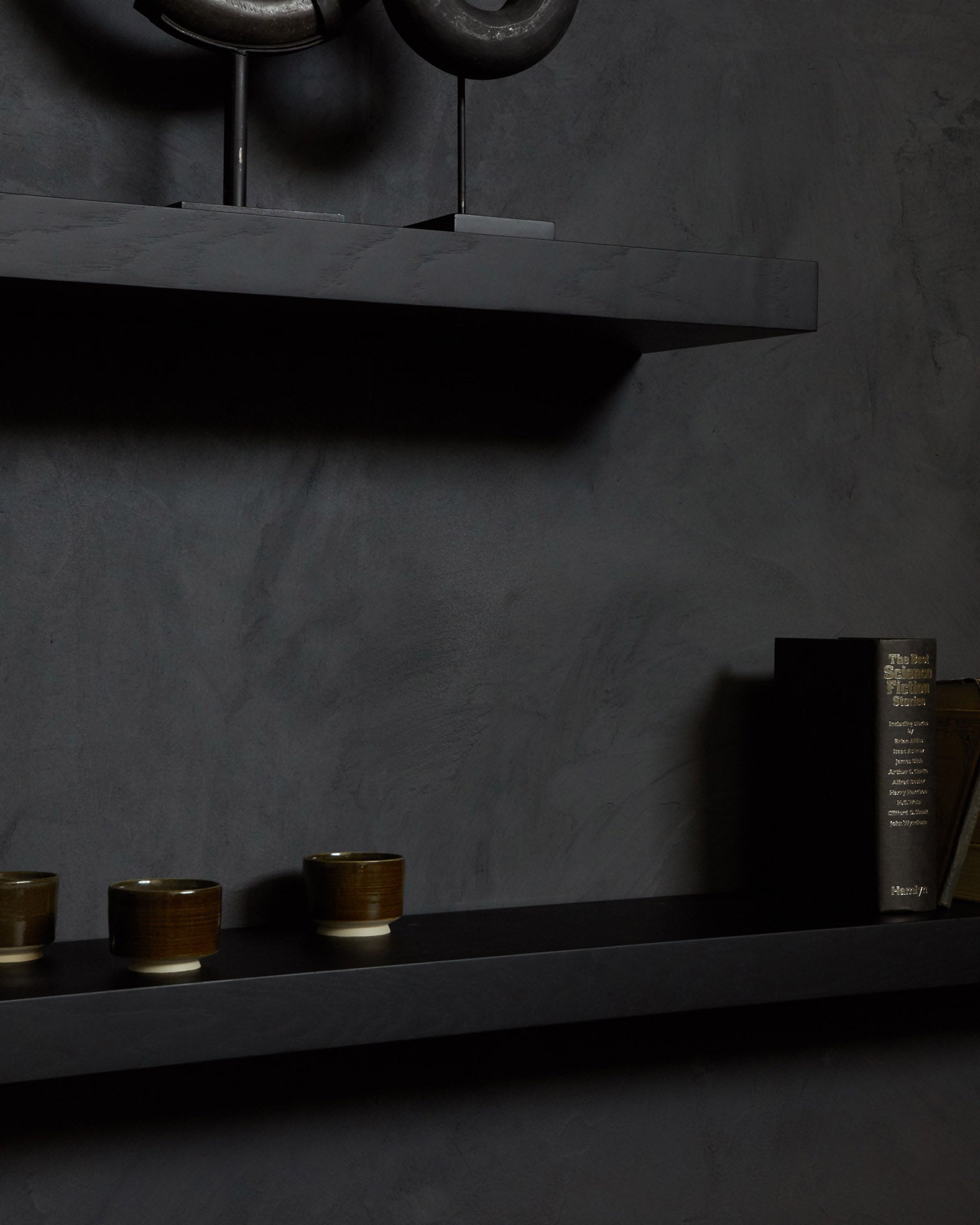 Wall shelf - varnished oak - black White Cliff Studio Wall Shelf