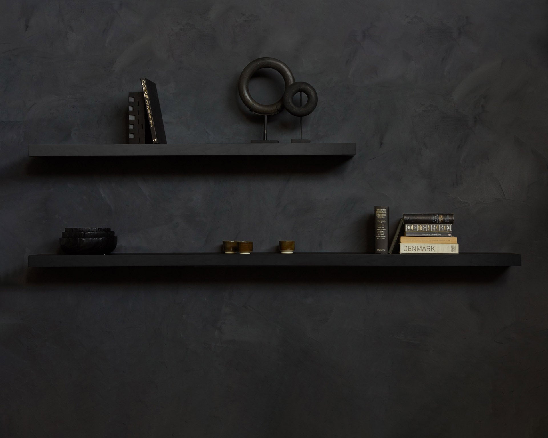 Wall shelf - varnished oak - black White Cliff Studio Wall Shelf