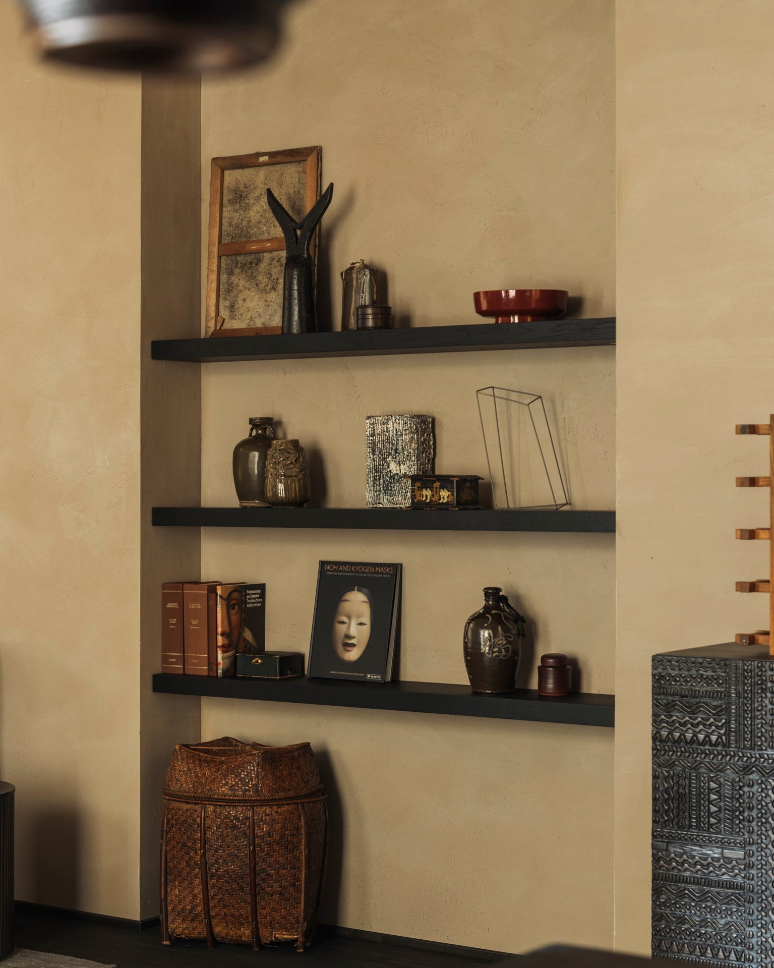 Wall shelf - varnished oak - black White Cliff Studio Wall Shelf