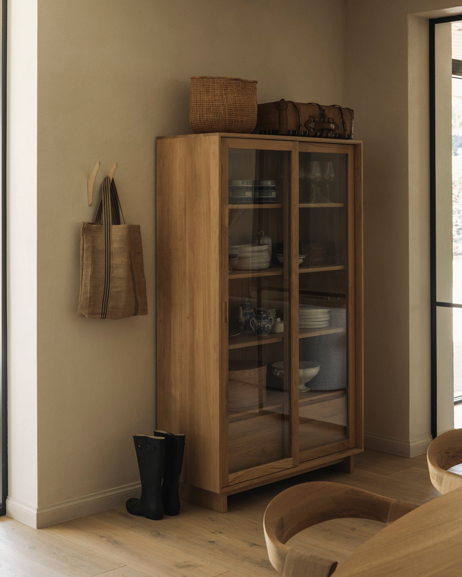 Wave cupboard - oak - 2 sliding doors - 2 inside drawers White Cliff Studio Cab inet