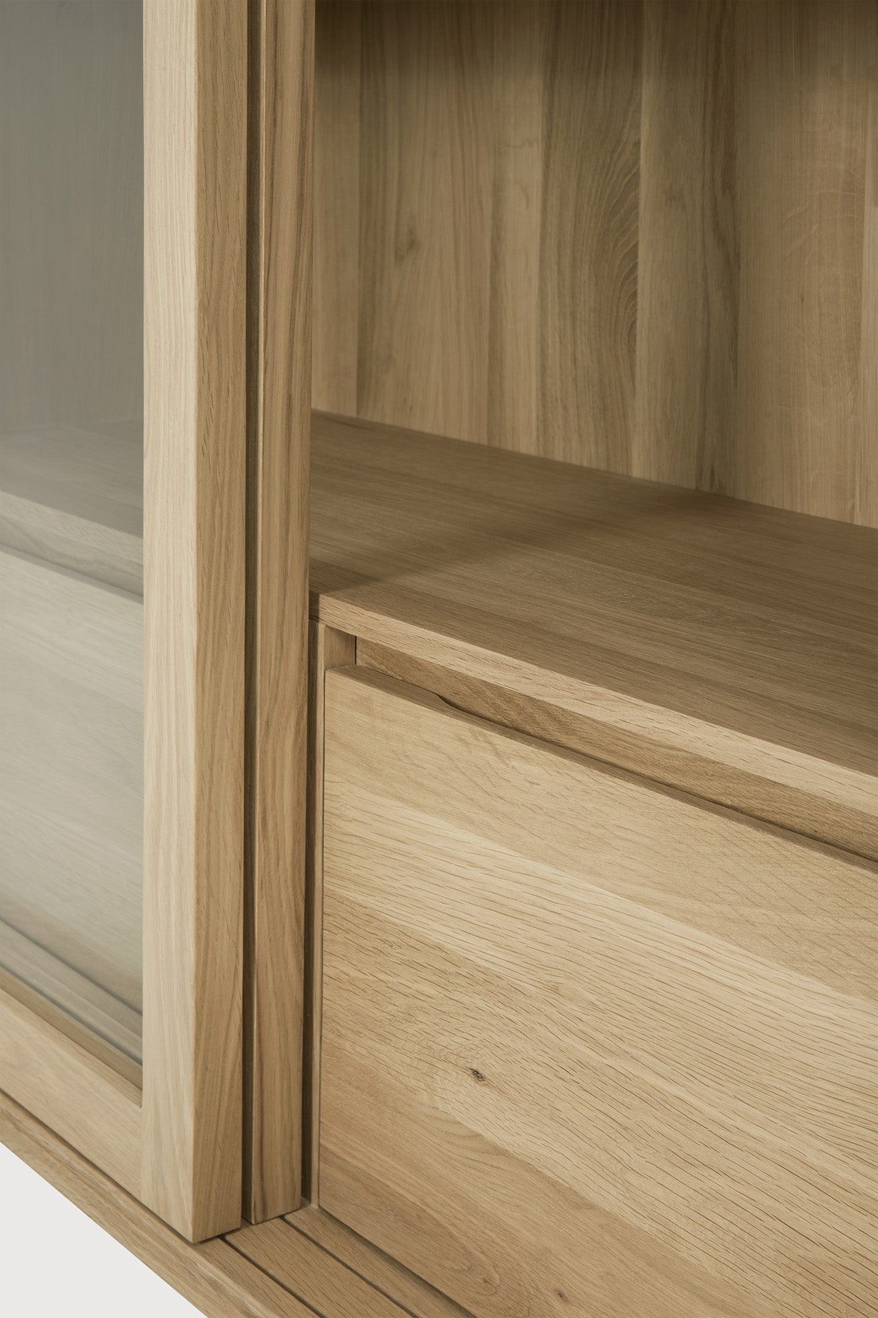 Wave cupboard - oak - 2 sliding doors - 2 inside drawers White Cliff Studio Cab inet
