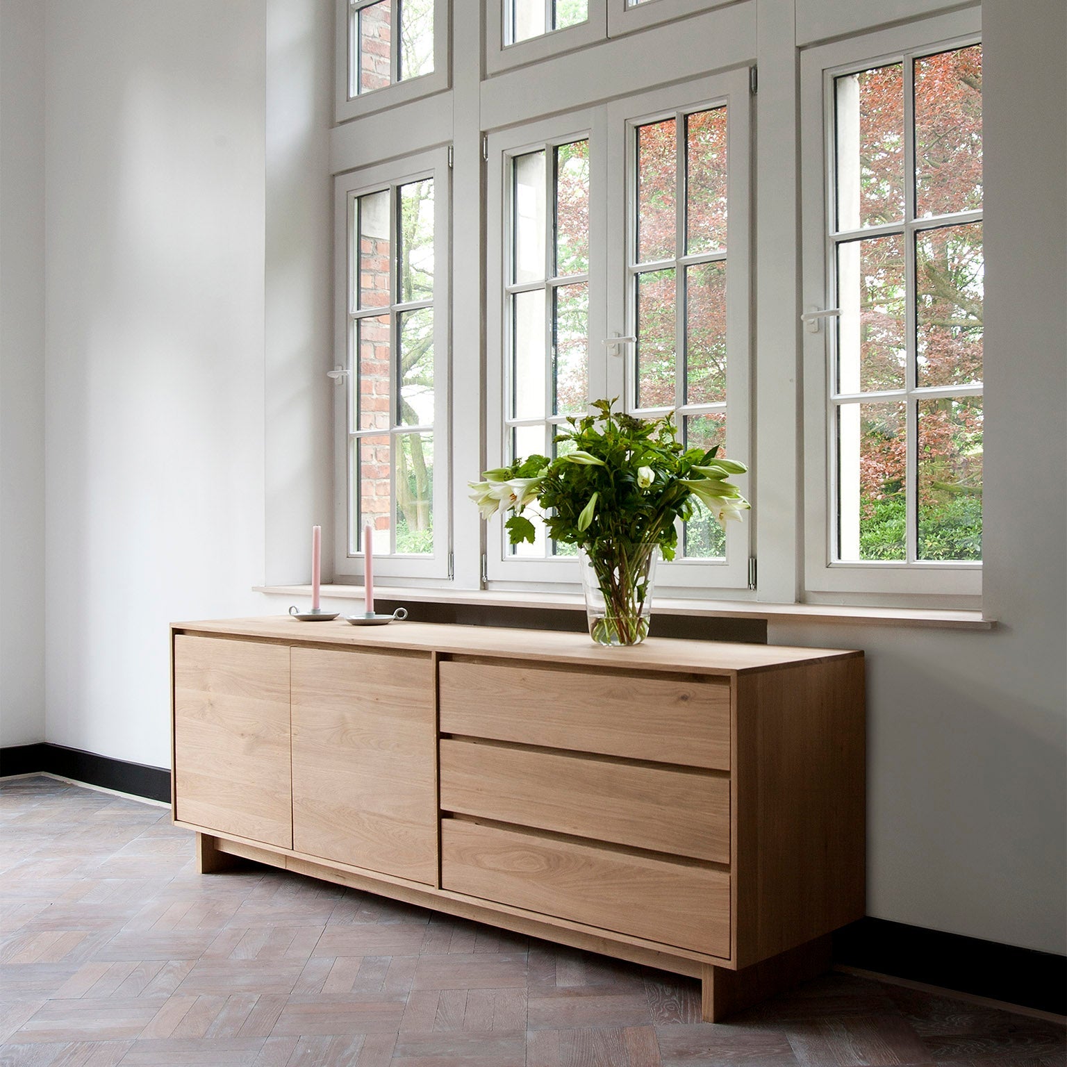 Wave sideboard - oak - 2 doors - 3 drawers White Cliff Studio Sideboard